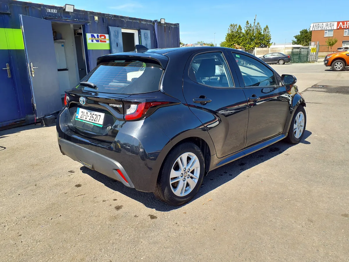2021 Toyota yaris Luna - Image 4