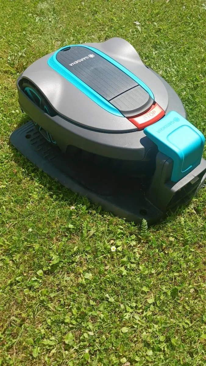 robotic lawnmower gardena with charger - Image 2