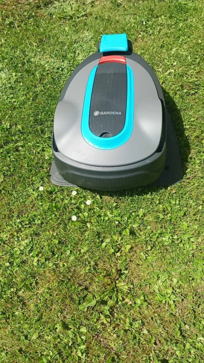 robotic lawnmower gardena with charger - Image 3