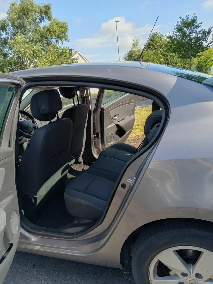 Renault Fluence 2011 - Image 4