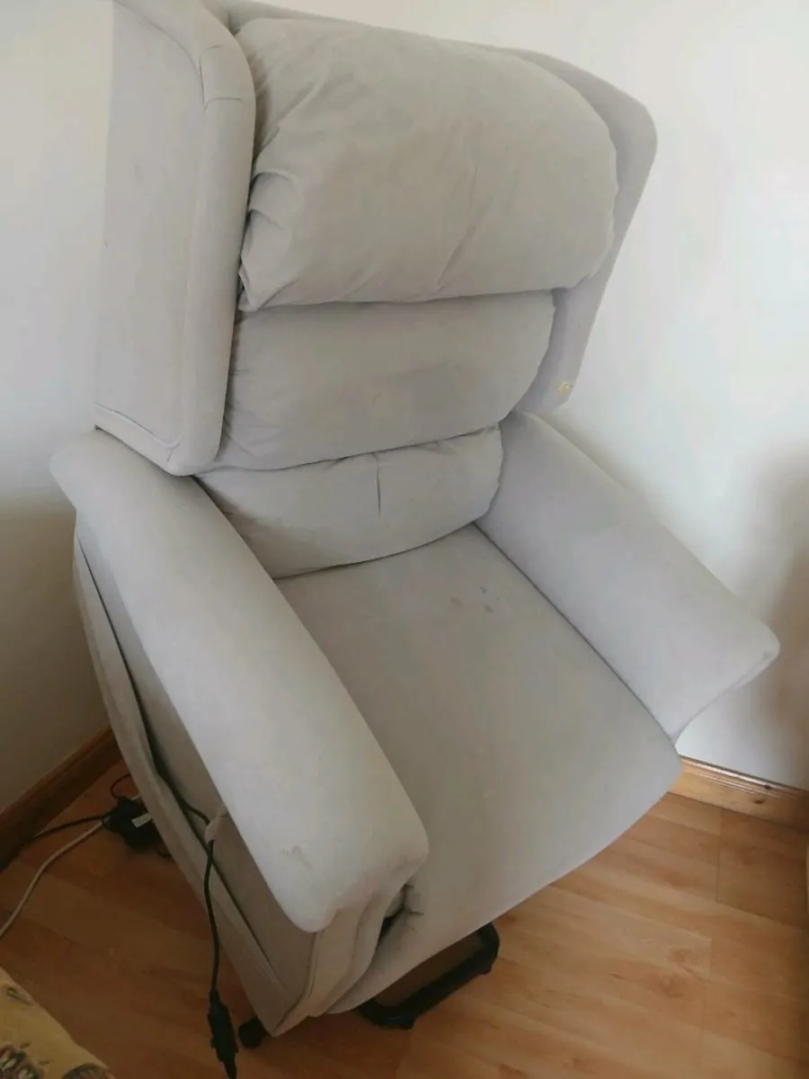 Riser Recliner Mobility Chair - Image 3