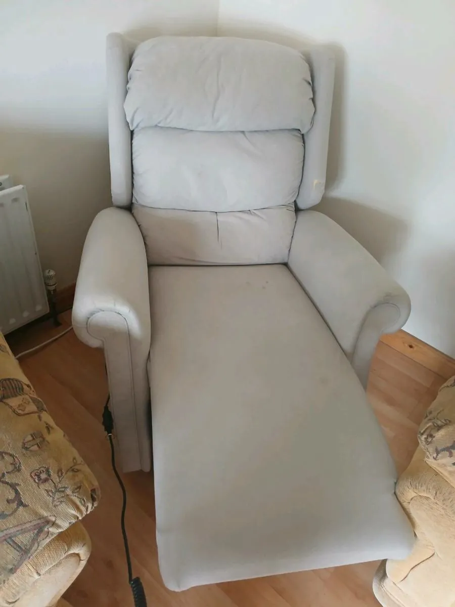 Riser Recliner Mobility Chair - Image 4