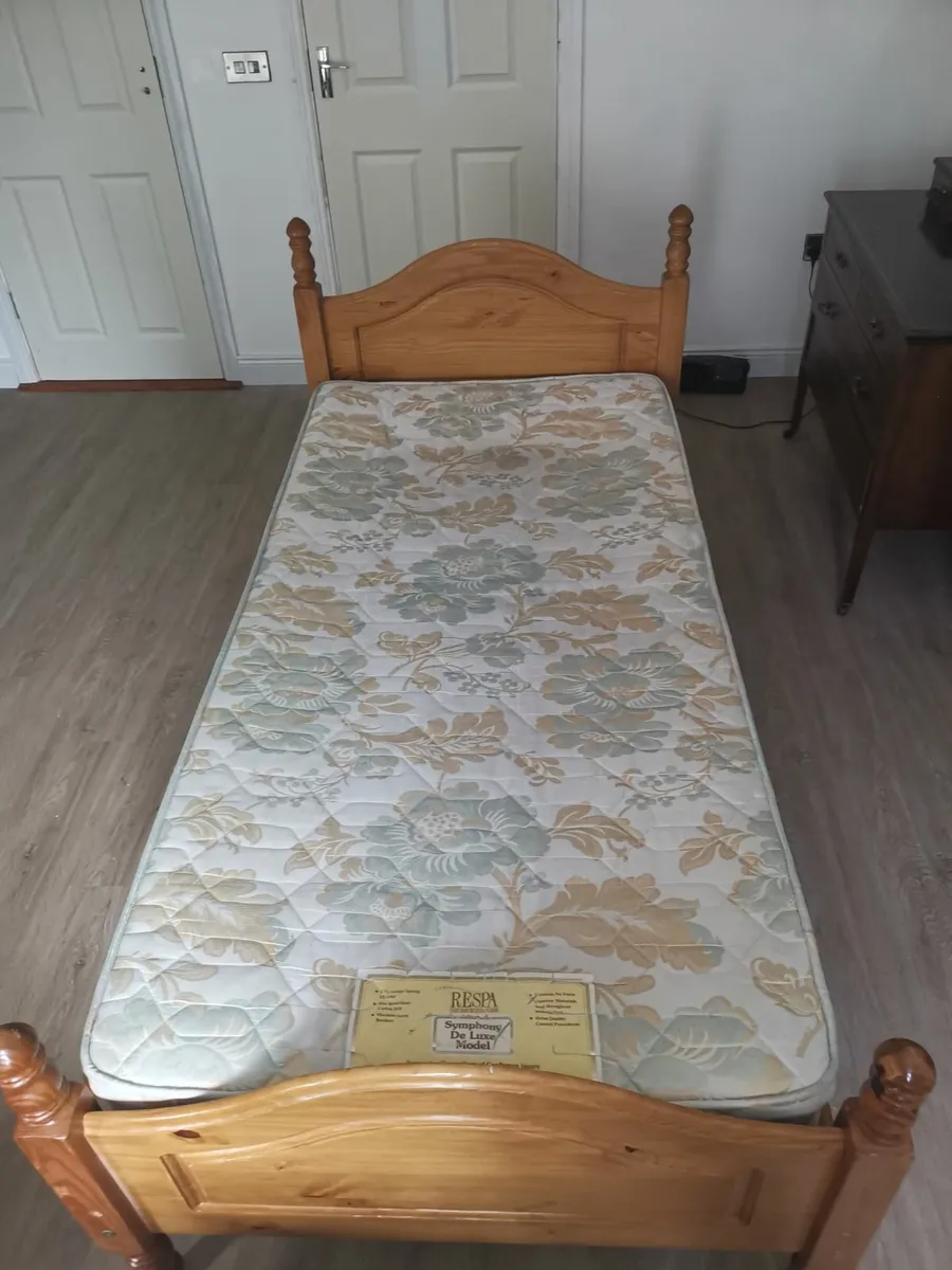 Single bed with mattress - Image 1