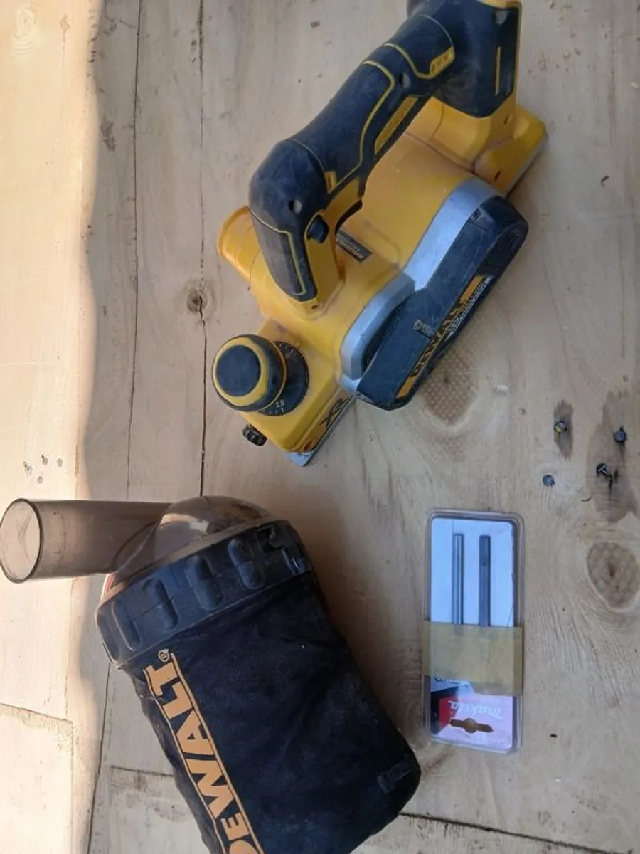 Dewalt tools, Dremel 4300, Makita GD0600 - Image 2