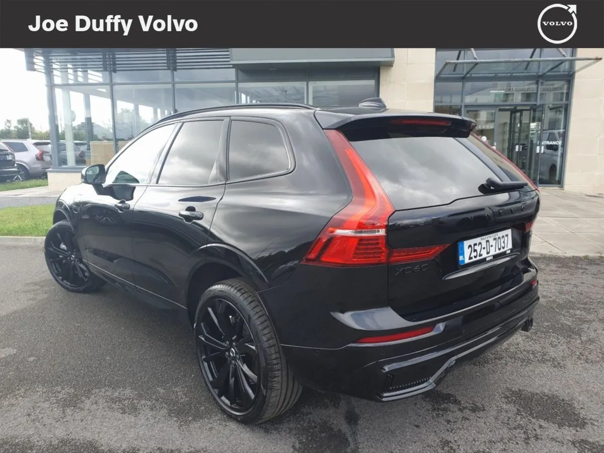 Volvo XC60 T6 AWD Black Edition - Image 3