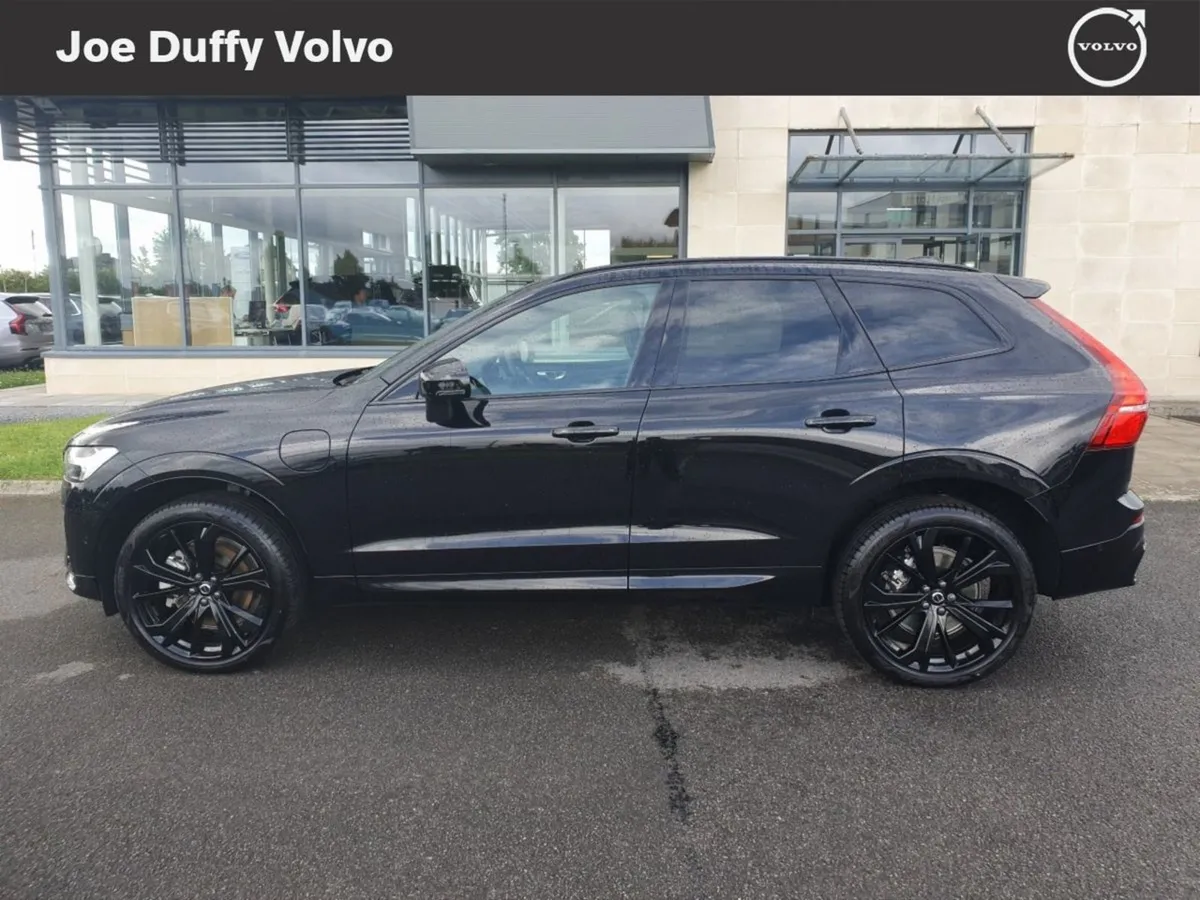 Volvo XC60 T6 AWD Black Edition - Image 4