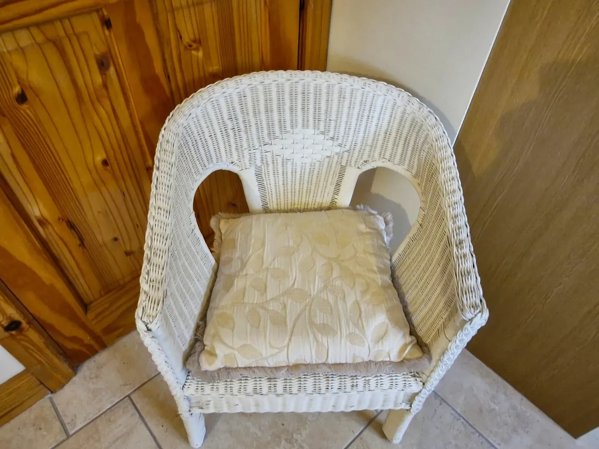 Rattan chair - Image 1