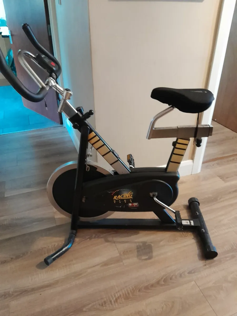Exercise spin bike - Image 1