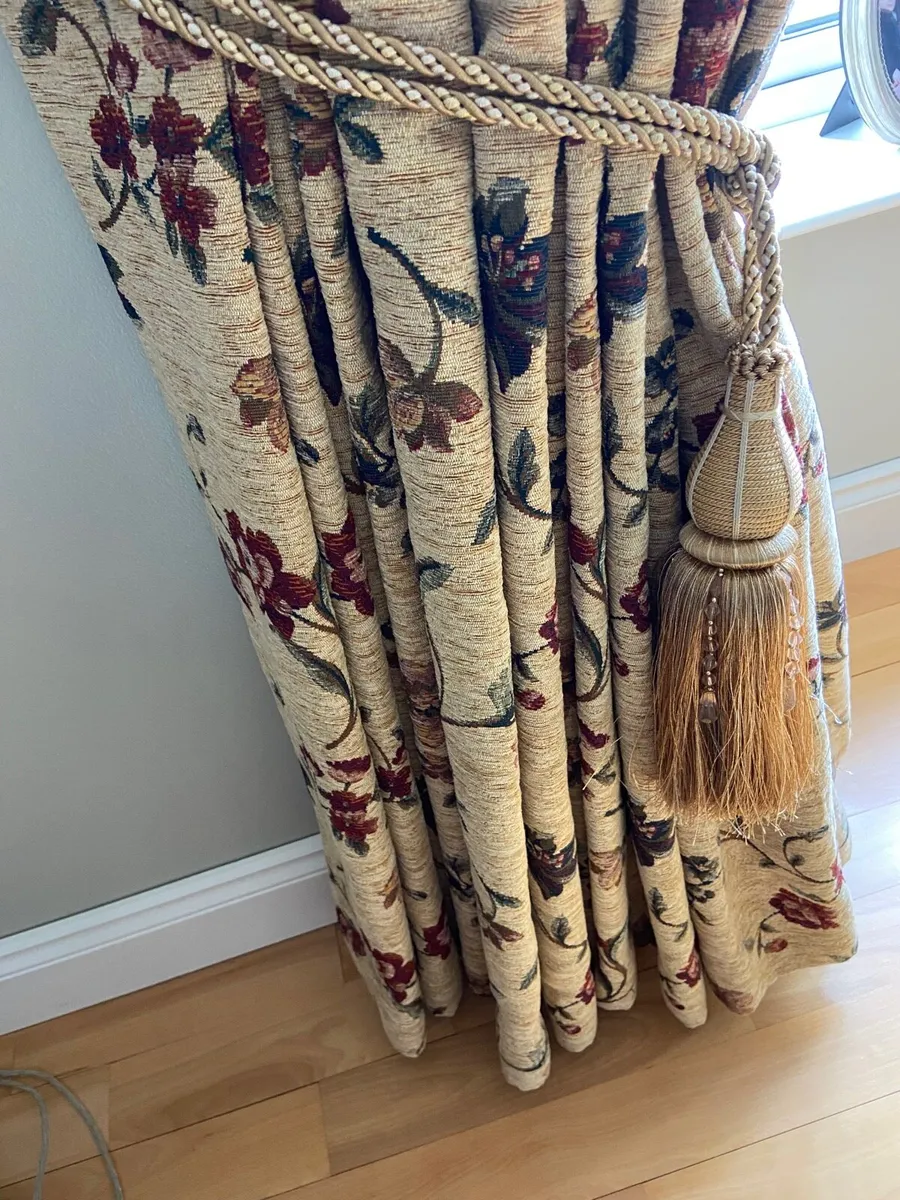 Curtains , Curtain Pole , Rug - Image 3