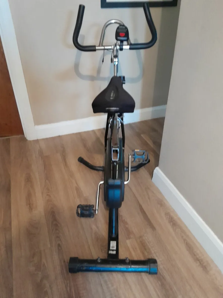 Exercise spin bike - Image 3