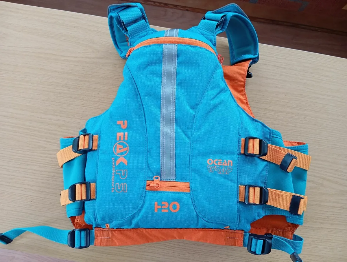 Peak Buoyancy Aid  kayak - Image 2