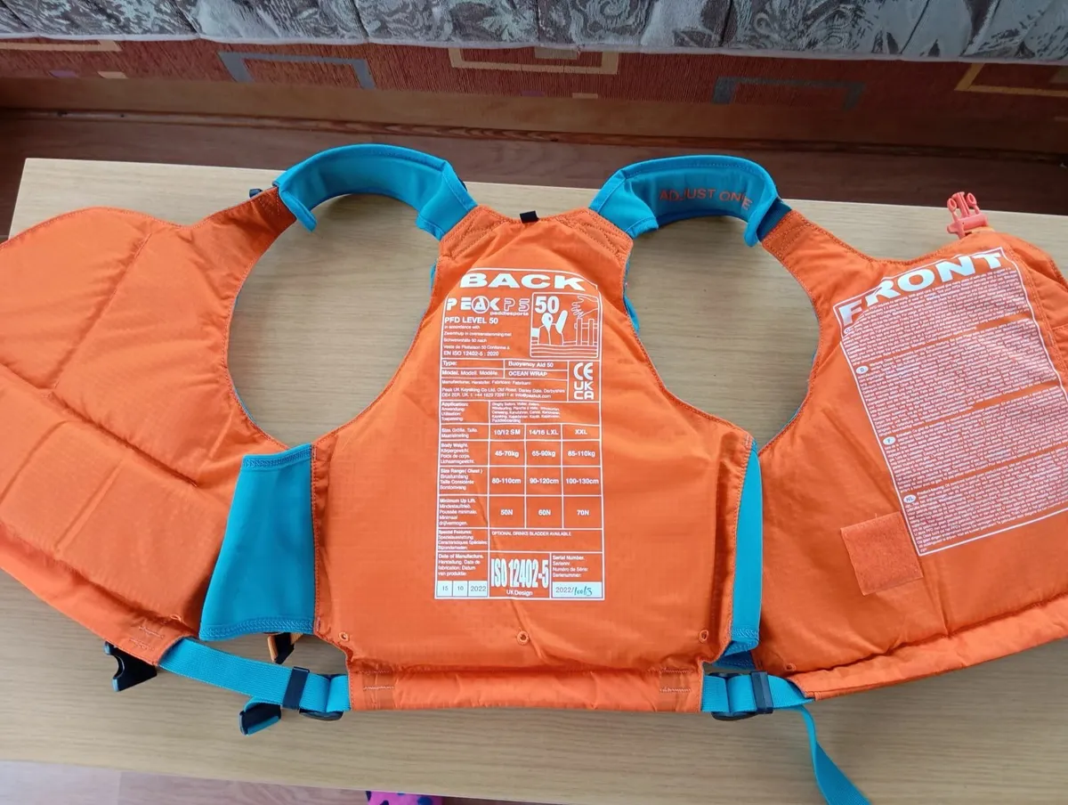 Peak Buoyancy Aid  kayak - Image 3