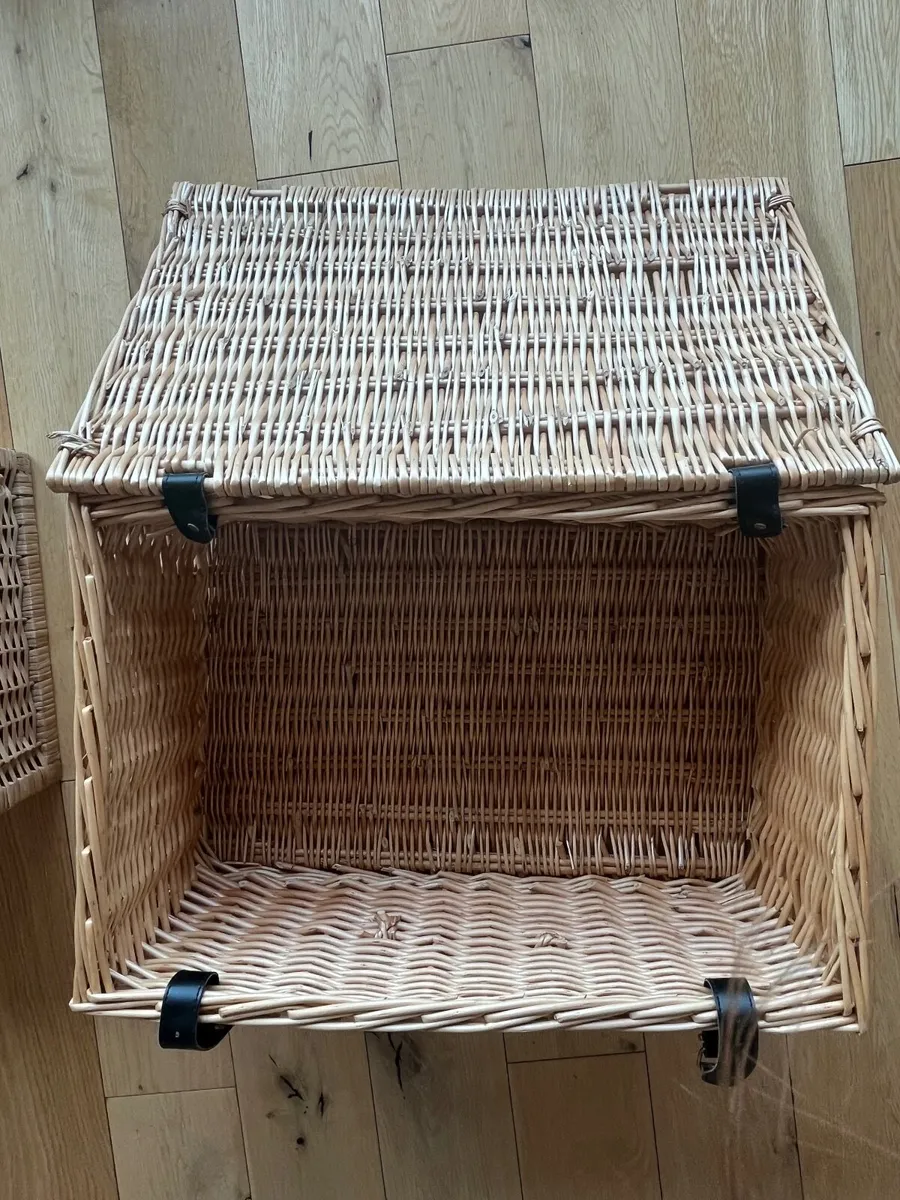 Wicker Storage Basket with Lid - Image 2