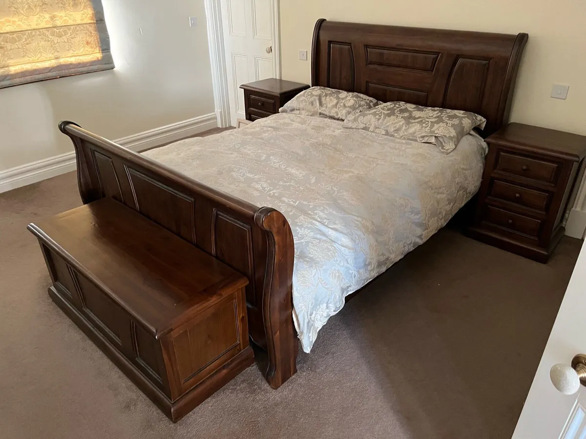 Superior solid wood king size bed - Image 1