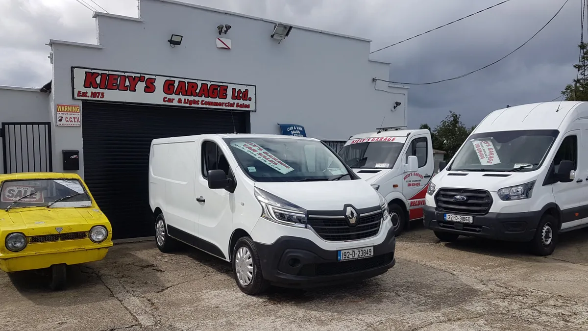 Renault Trafic 192D 32,KM 2.0LT AS NEW VAT INVOICE - Image 1