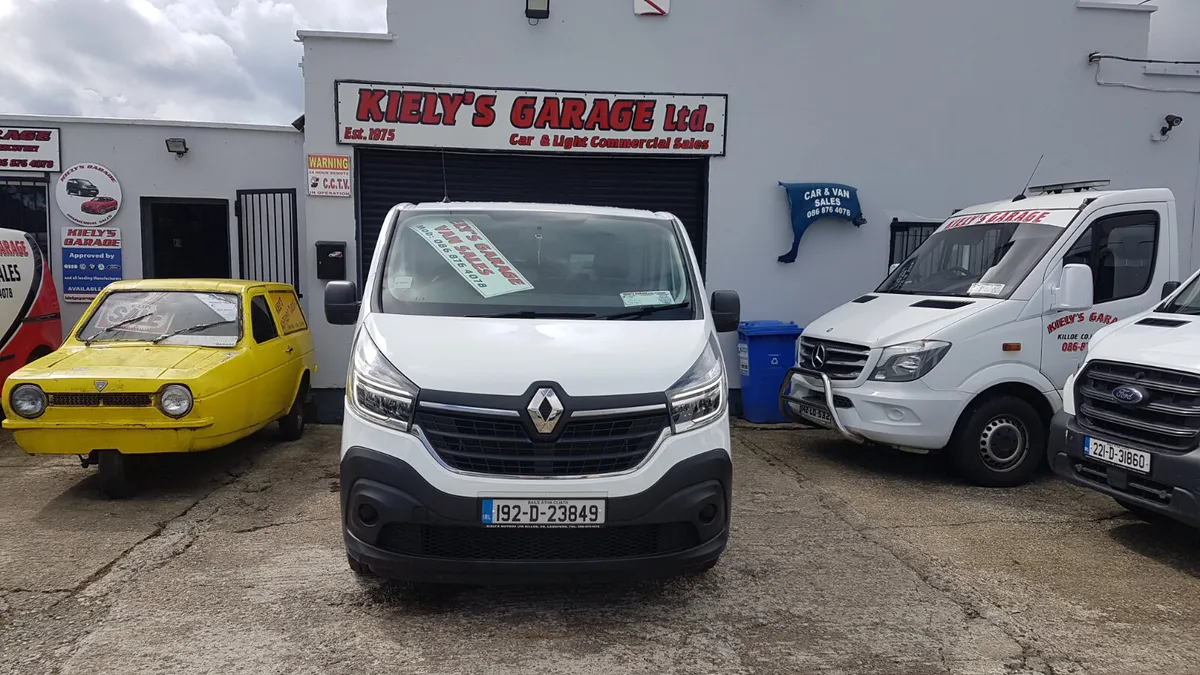 Renault Trafic 192D 32,KM 2.0LT AS NEW VAT INVOICE - Image 2