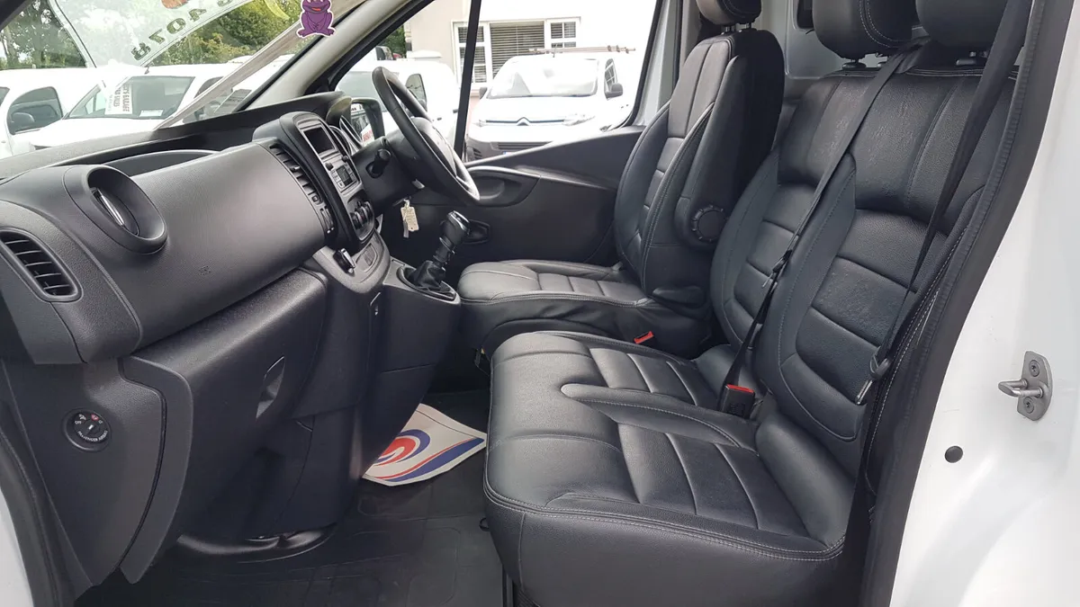 Renault Trafic 192D 32,KM 2.0LT AS NEW VAT INVOICE - Image 4