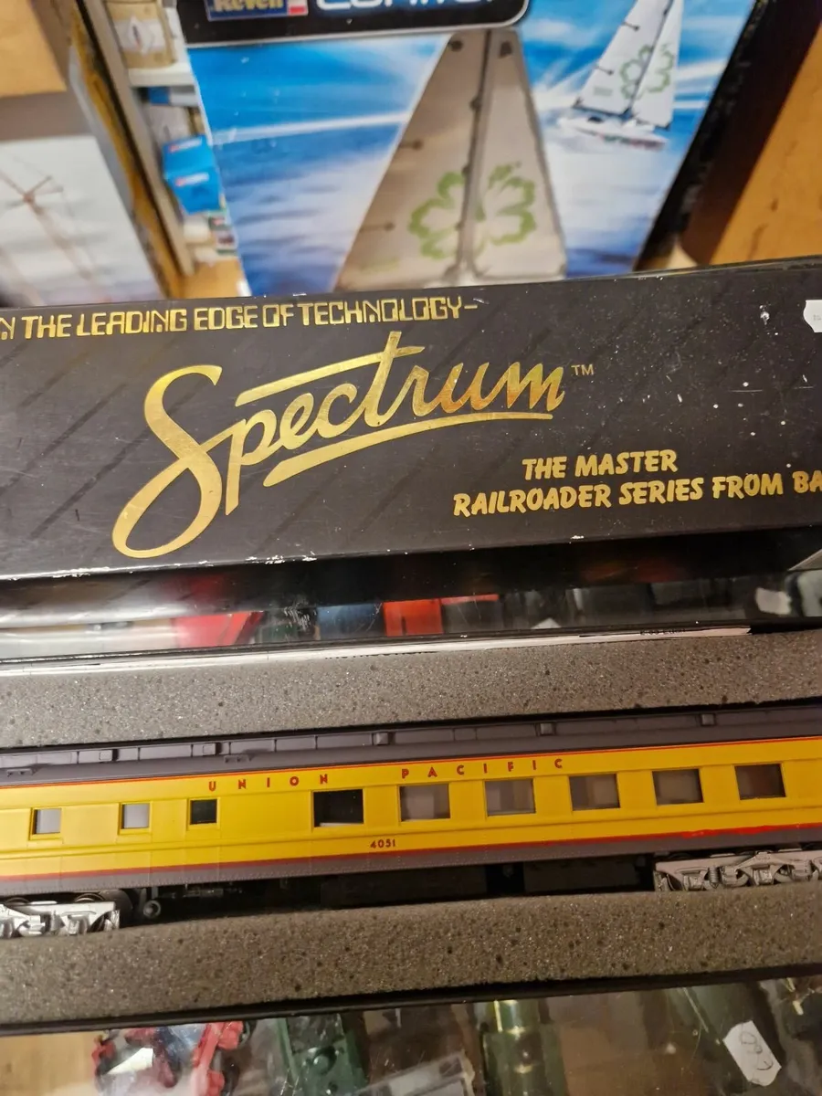 Hornby Bachmann Sprectrum HO Scale Carraige - Image 1