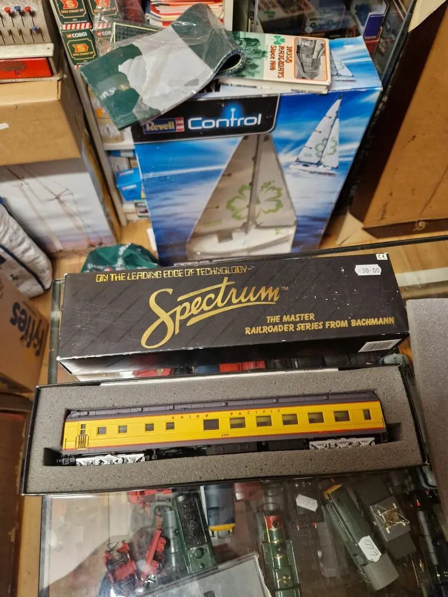 Hornby Bachmann Sprectrum HO Scale Carraige - Image 2