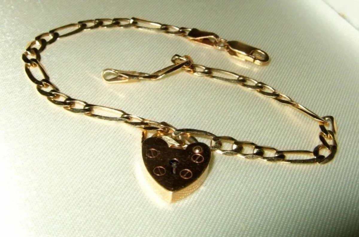 Vintage Hallmarked 9ct Gold 'Padlock' Bracelet - Image 3
