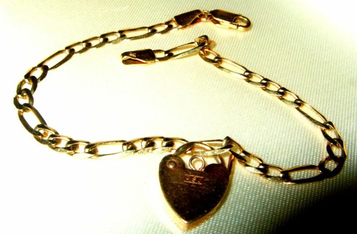 Vintage Hallmarked 9ct Gold 'Padlock' Bracelet - Image 4