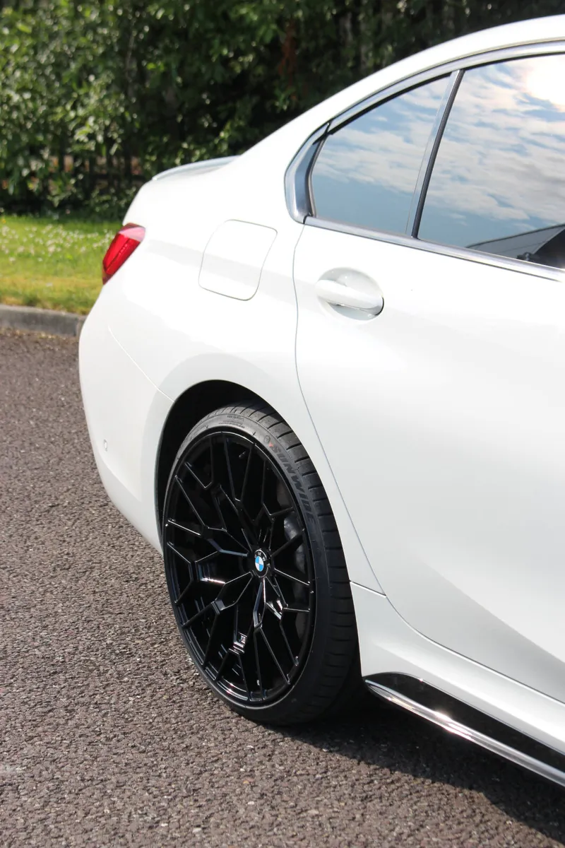 2021 BMW 3-Series 330E M Sport - High Spec - Image 4