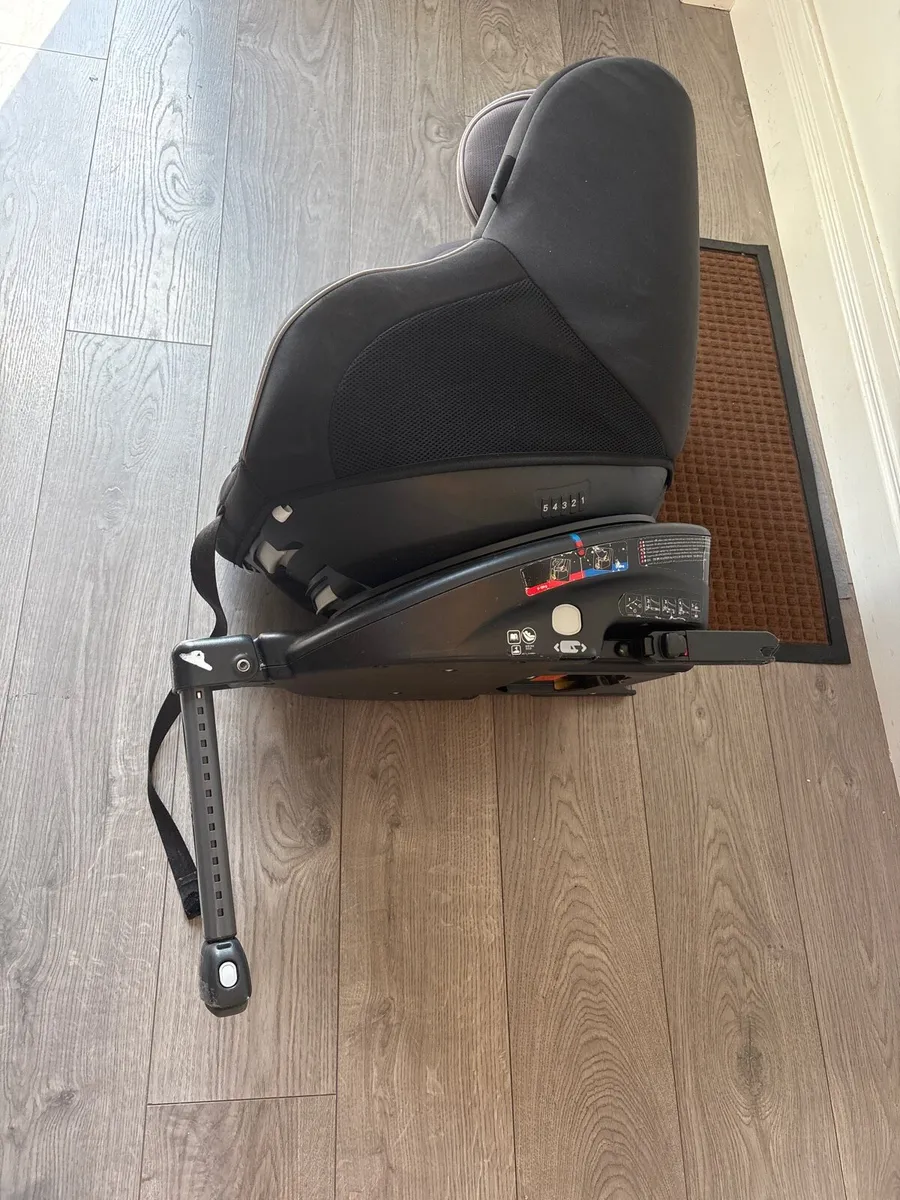 Joie baby- toddler car seat. Swivel. - Image 4