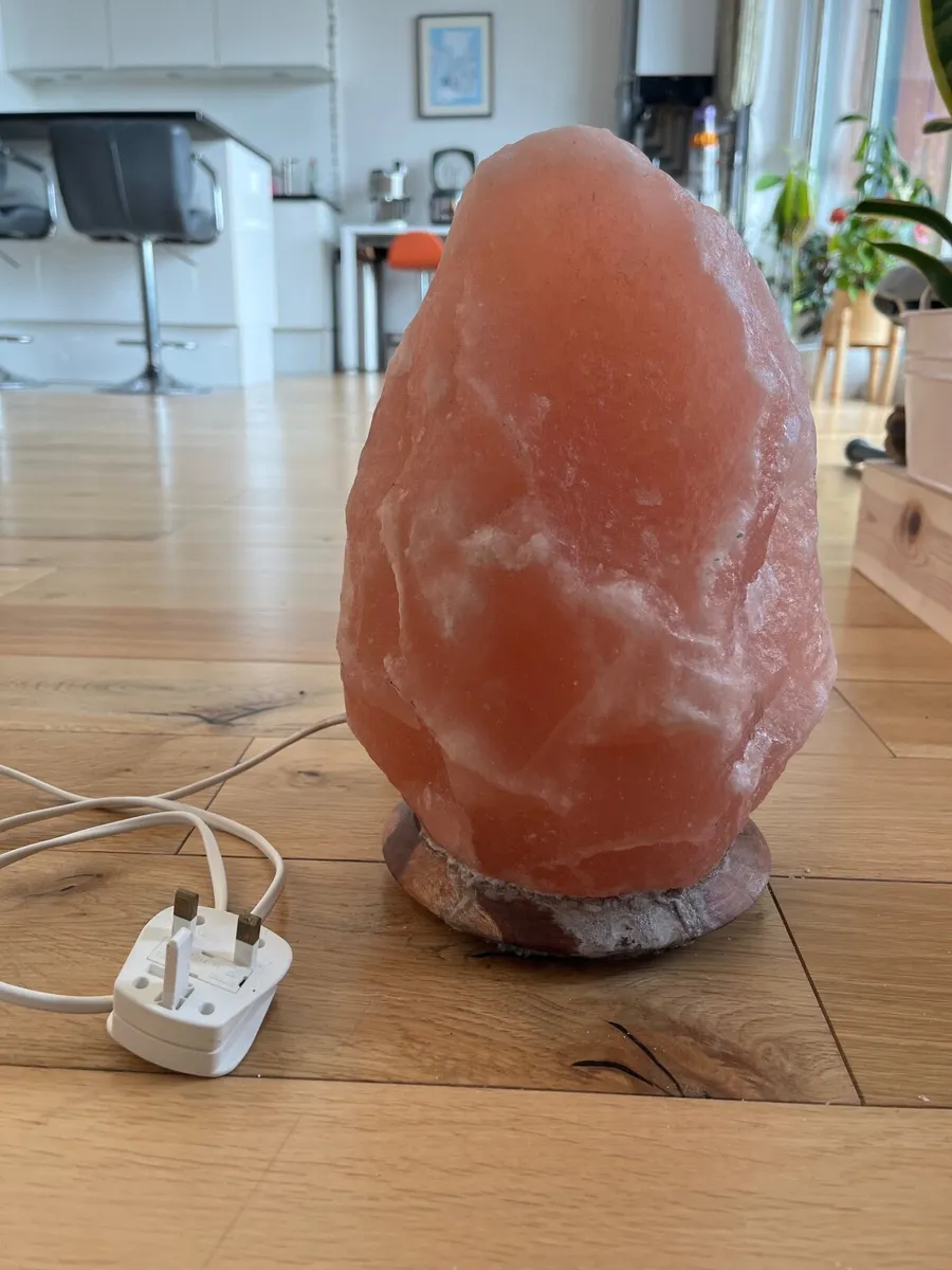 Himalayan salt lamp - Image 1