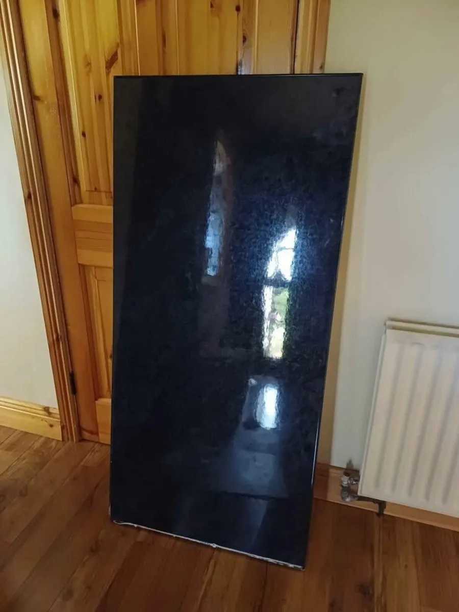 High shine black worktops with gold fleck - Image 1