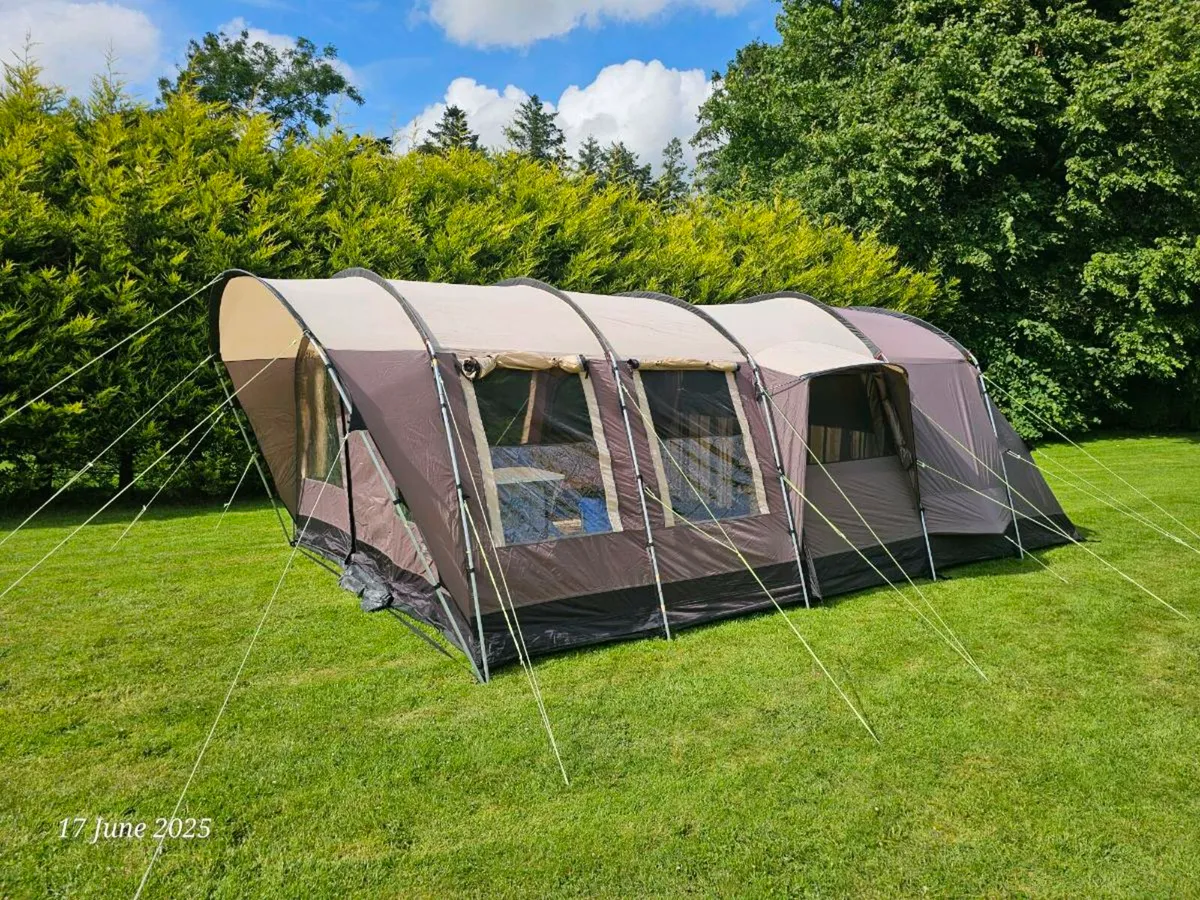 Royal Montreal 5+2 Family Tent. - Image 1