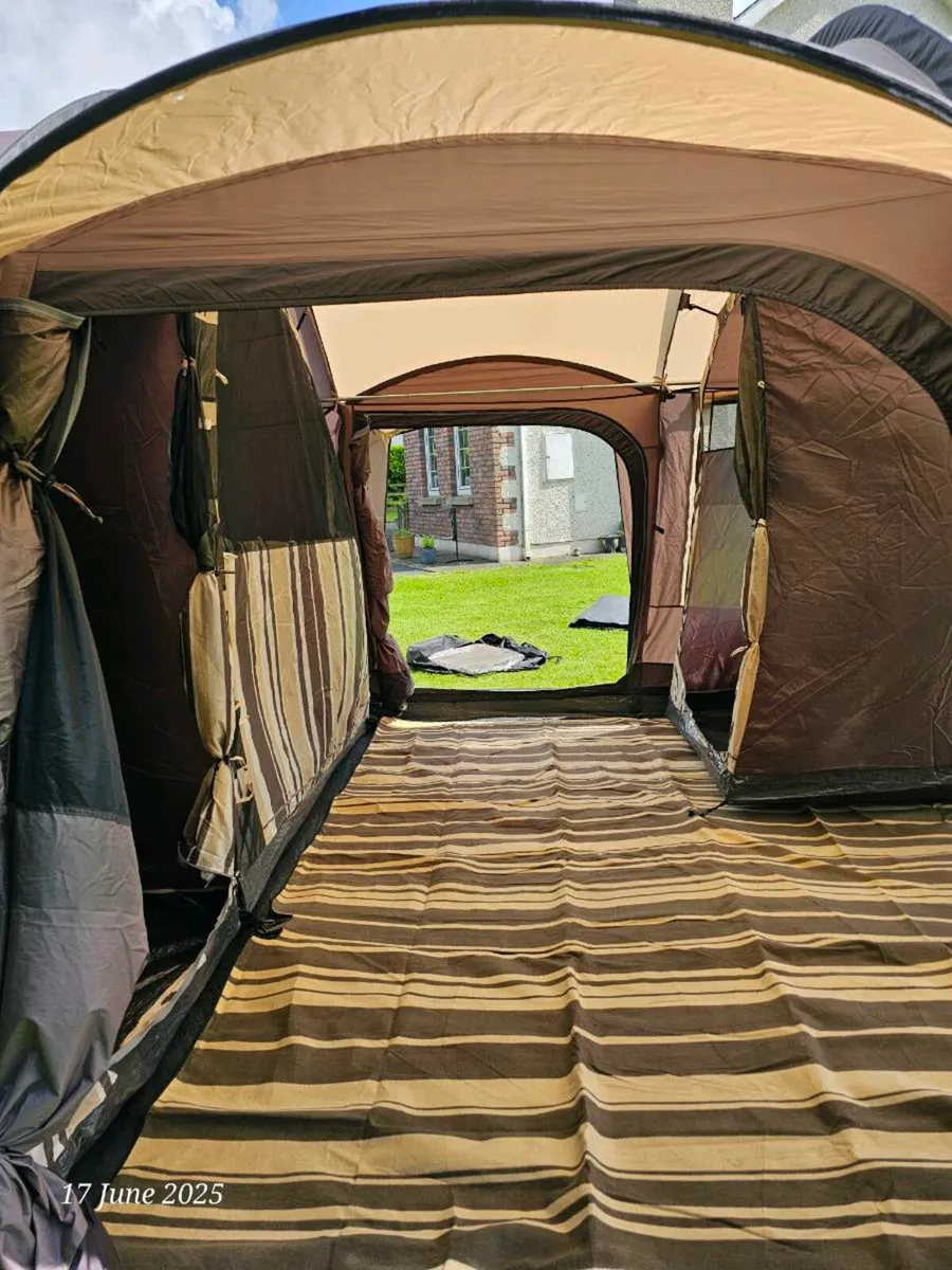 Royal Montreal 5+2 Family Tent. - Image 4