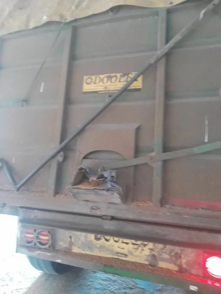 Grain trailer - Image 2