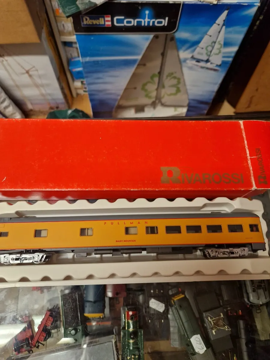 Hornby Rivarossi Ho scale Carraige American - Image 1