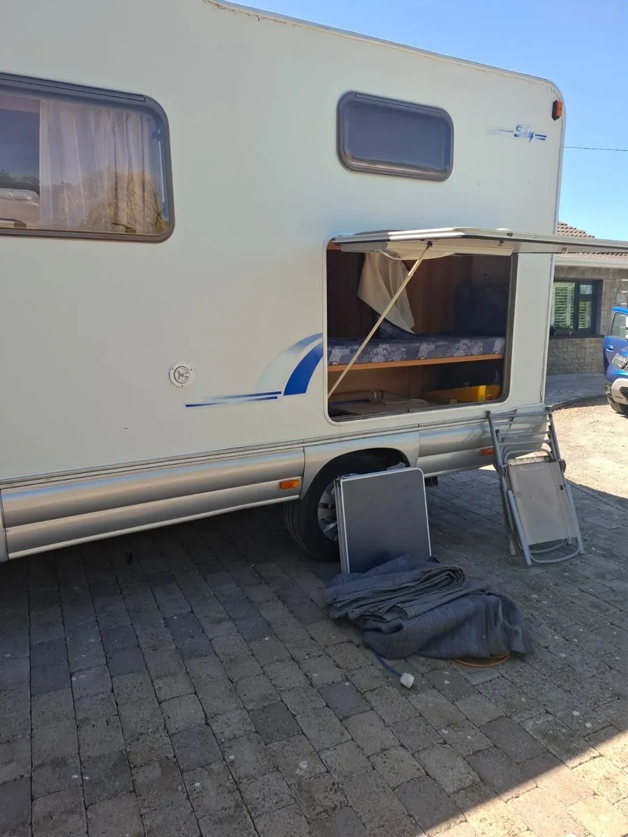Camper van - Image 1