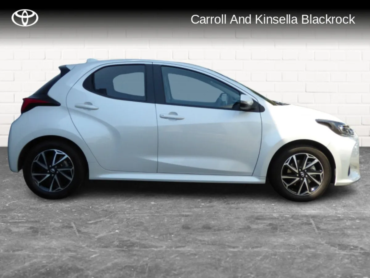 Toyota Yaris Hybrid Luna Sport - Image 2