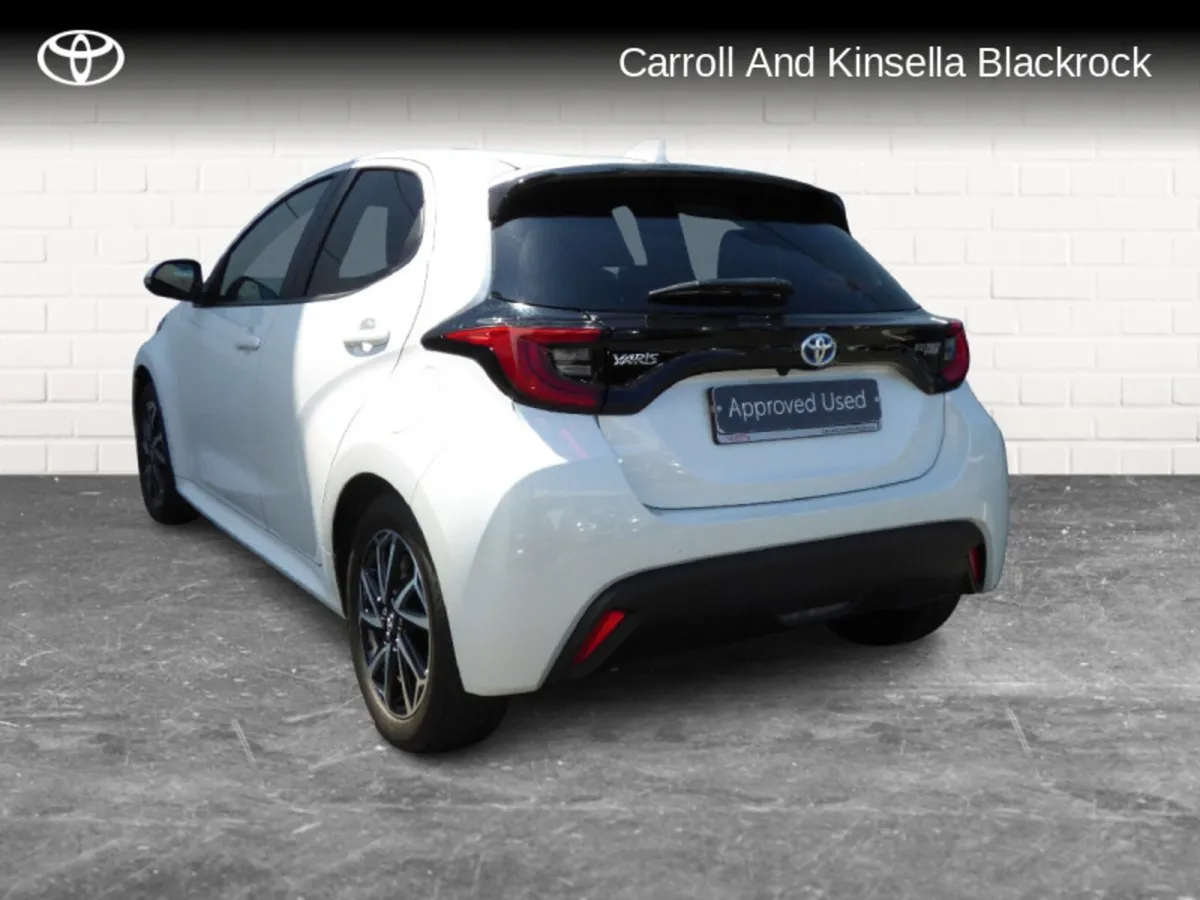 Toyota Yaris Hybrid Luna Sport - Image 3
