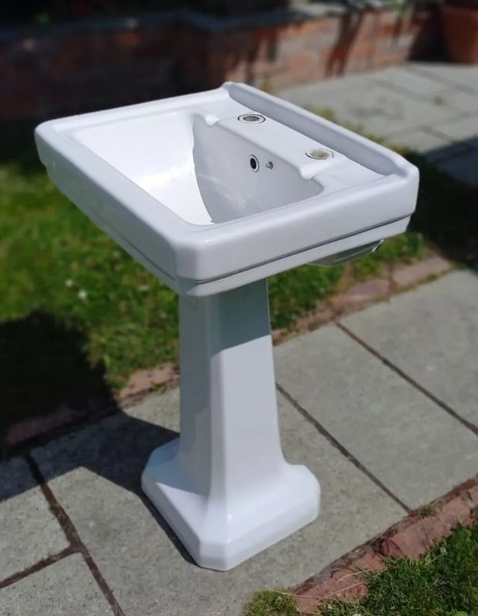 Traditional sink and pedestal - Image 2