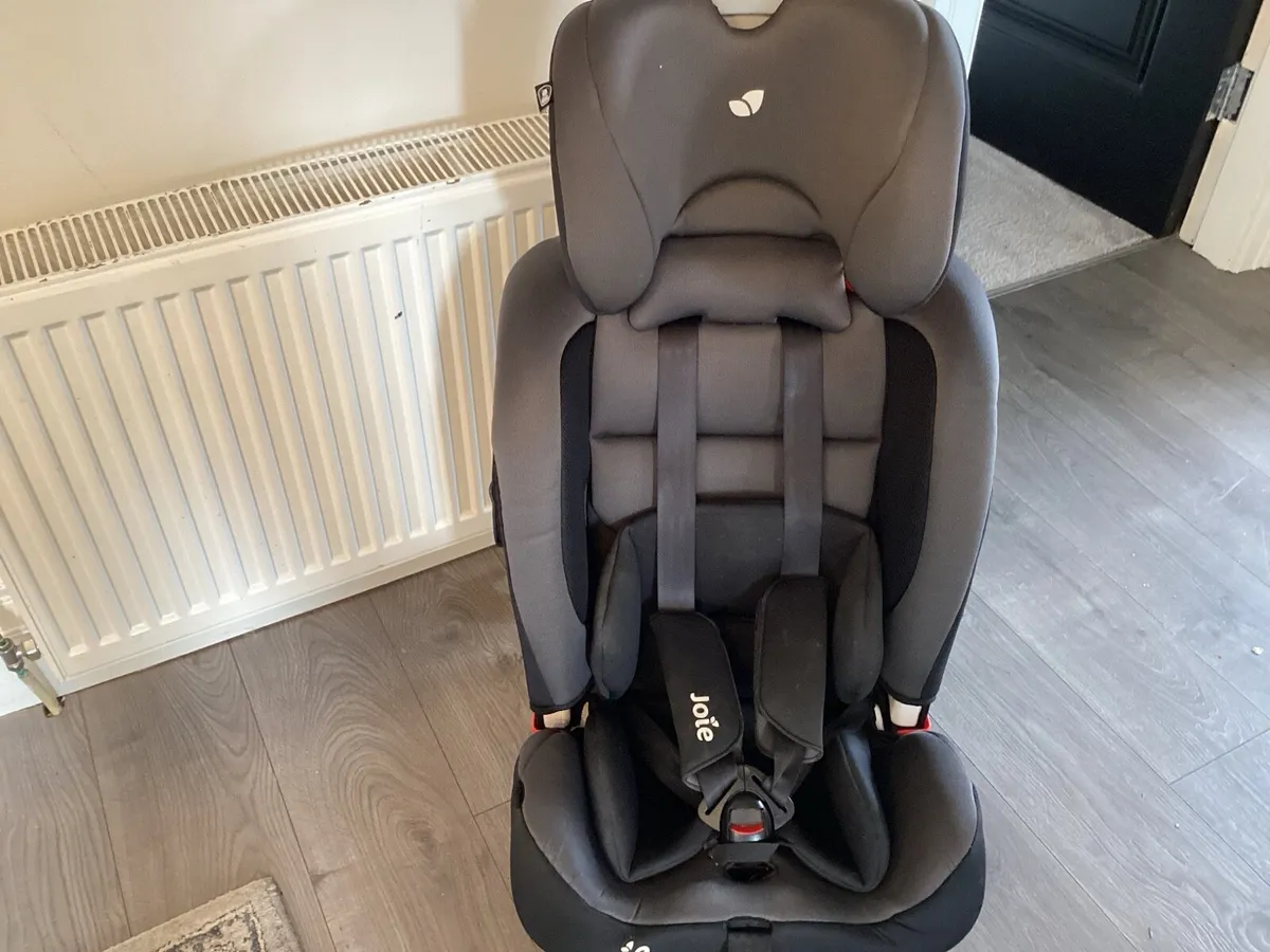 Joie Toddler car booster seat - Image 1