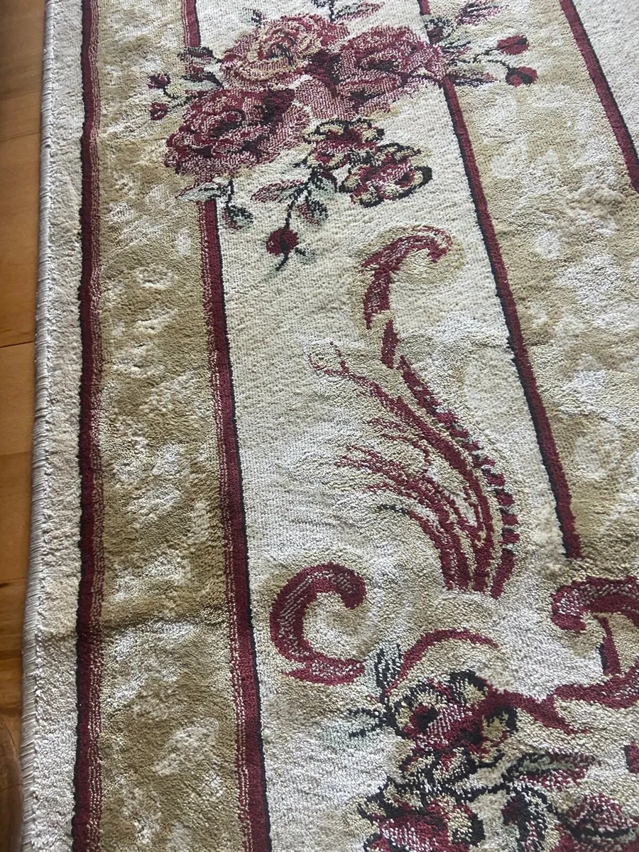 Rug , Lamp , Picture, Table , couch & 2 armchairs - Image 2