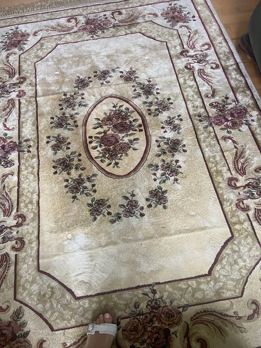 Rug , Lamp , Picture, Table , couch & 2 armchairs - Image 3