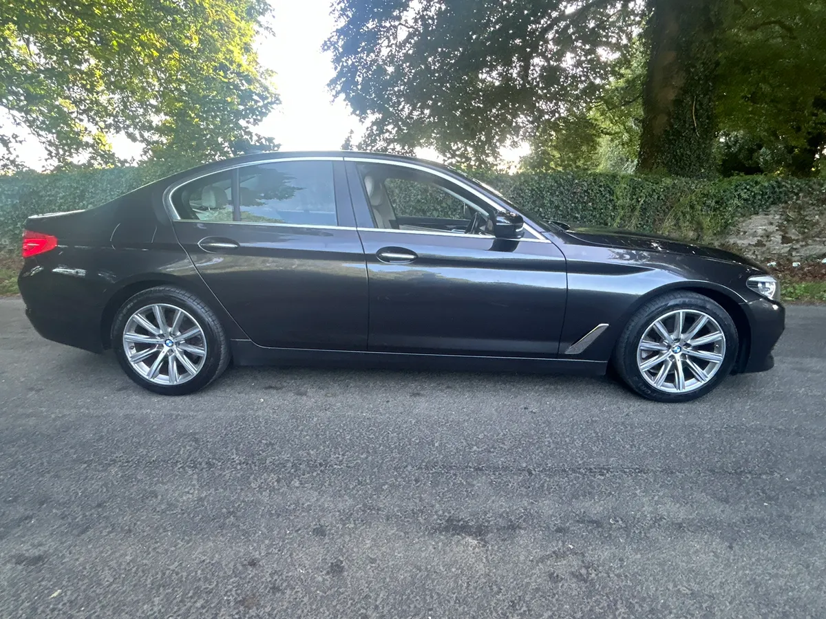 181 BMW 520D SE AUTO G30 SIPHISTO GREY - Image 3