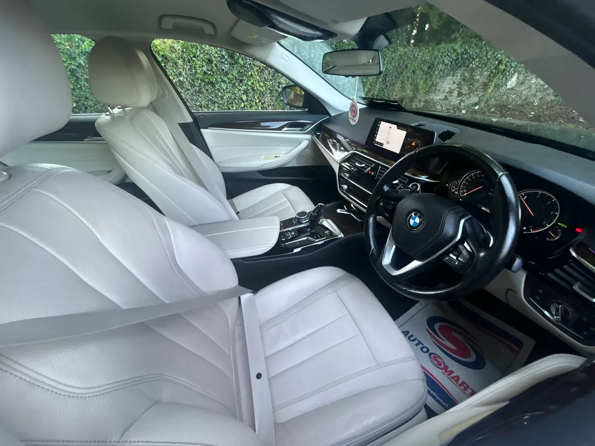 181 BMW 520D SE AUTO G30 SIPHISTO GREY - Image 4