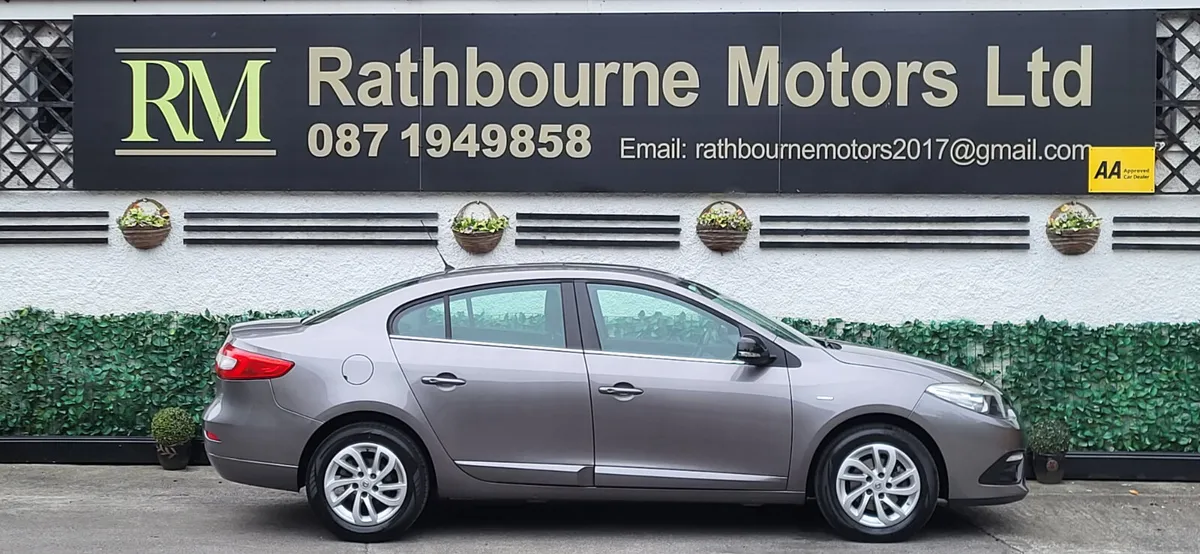 Renault Fluence 2017 Limited edition (low Mileage) - Image 3