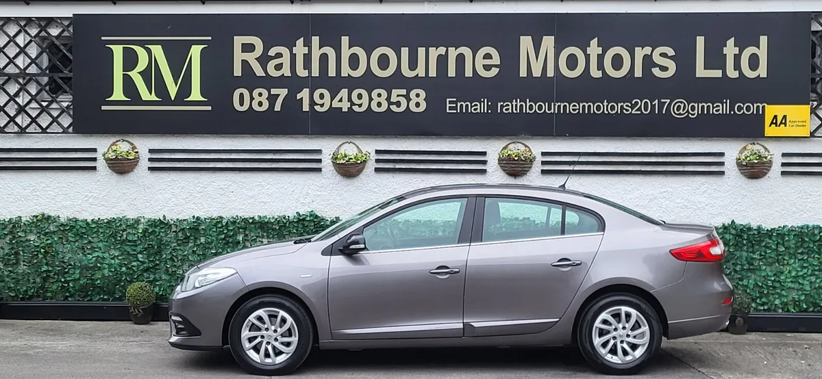 Renault Fluence 2017 Limited edition (low Mileage) - Image 2