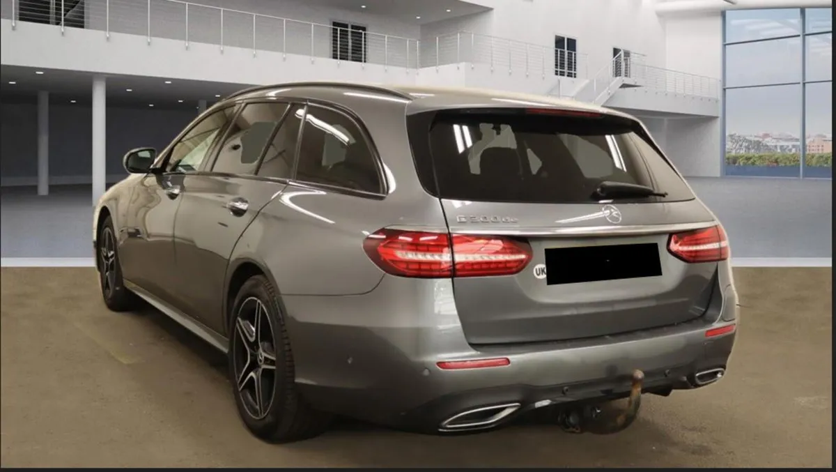 MERCEDES-BENZ E CLASS AMG LN NGT ED PRM + DE LINE - Image 3