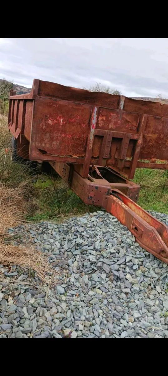 Daewoo dh150-2 and Tipping trailer - Image 3