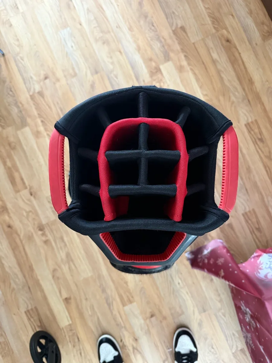 TaylorMade Storm Dry Cart Bag - Image 4