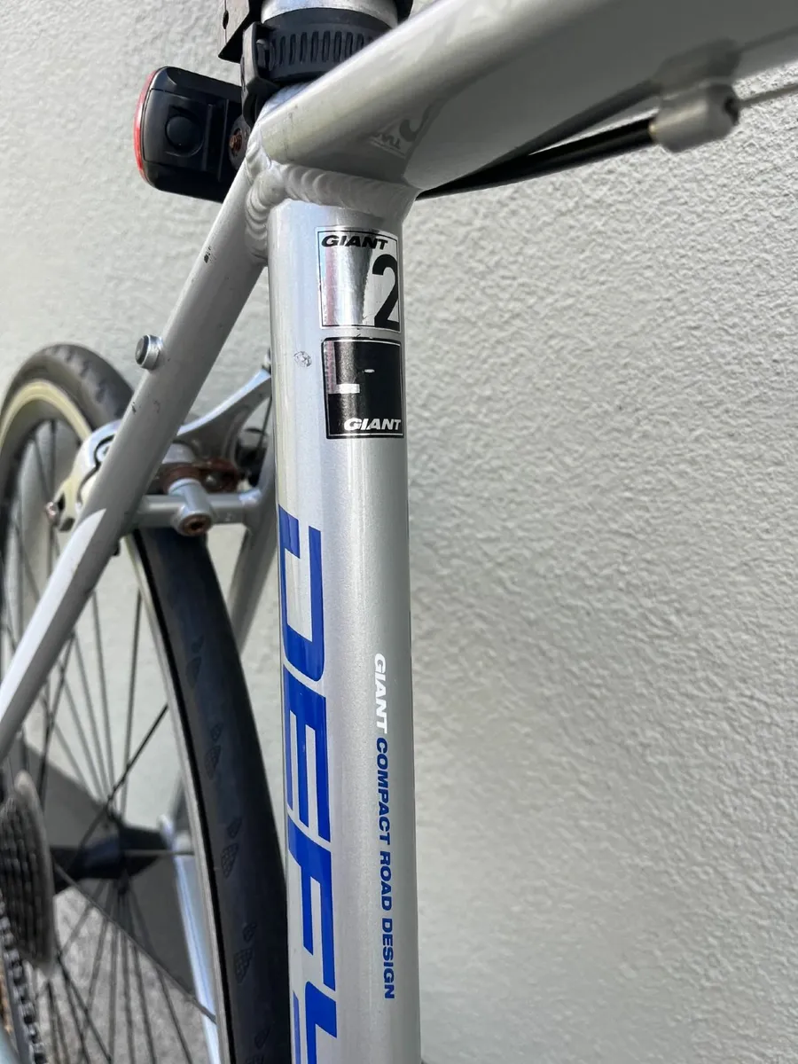 Giant Defy 2 road bike - Image 2