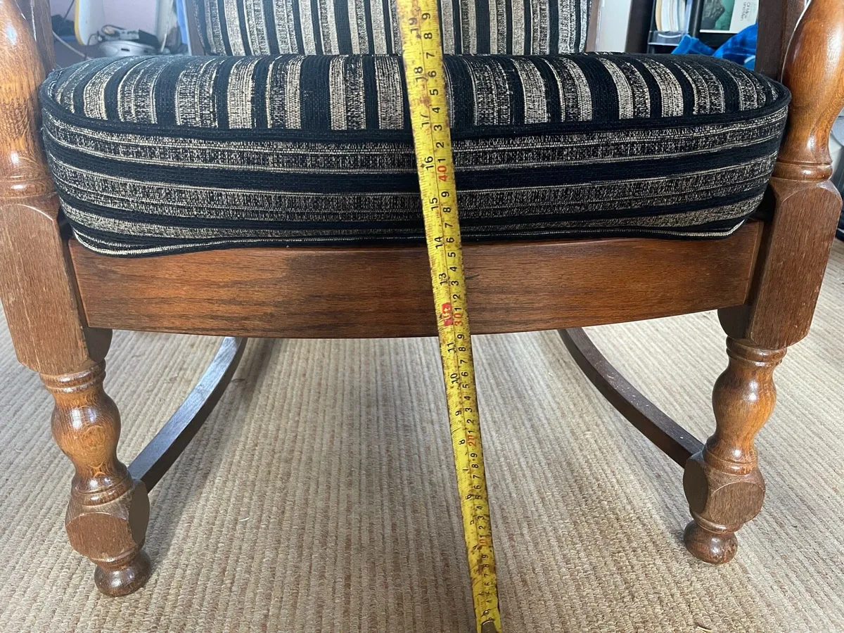 Old Arm Chair - Image 3