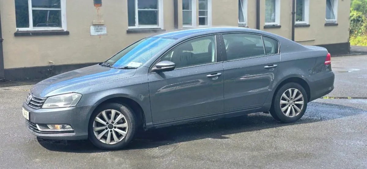 Volkswagen Passat 2012 low mileage - Image 3